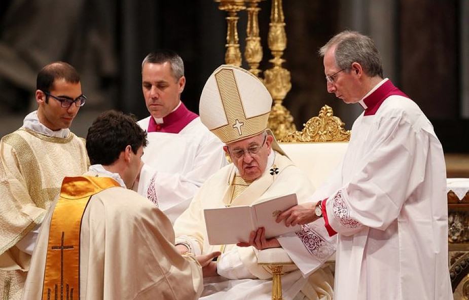 Papież wyznaczył nowy styl odnoszenia się do księży