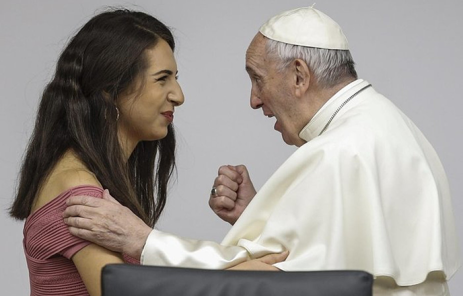 Papież: młodzi chronią Kościół przed słodką trucizną. Apeluje - miejcie tupet, by mówić