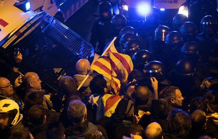 Hiszpania: ponad 20 rannych w piątkowych starciach w Barcelonie