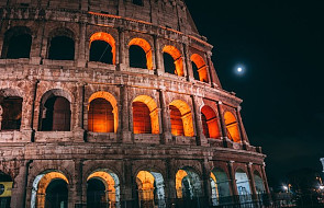 Droga Krzyżowa w Koloseum - bogata tradycja rozważań 14 stacji