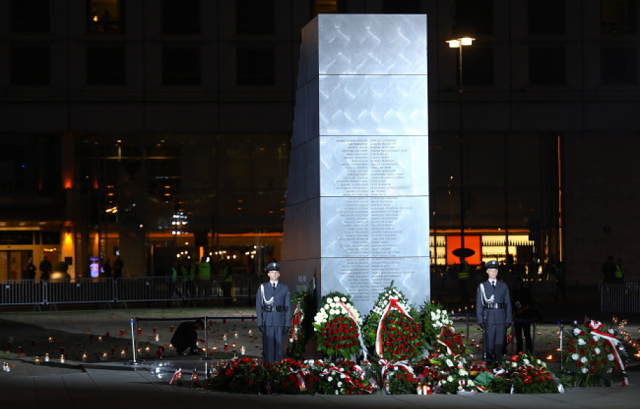 W Warszawie odsłonięto Pomnik Ofiar Tragedii Smoleńskiej 2010 roku