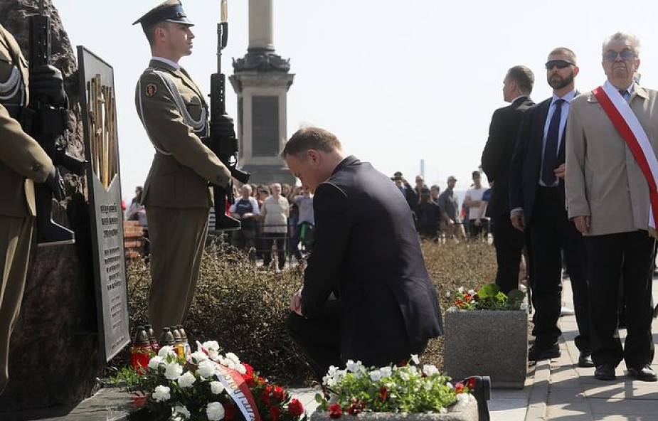 Prezydent Andrzej Duda oddał w Warszawie hołd ofiarom zbrodni katyńskiej