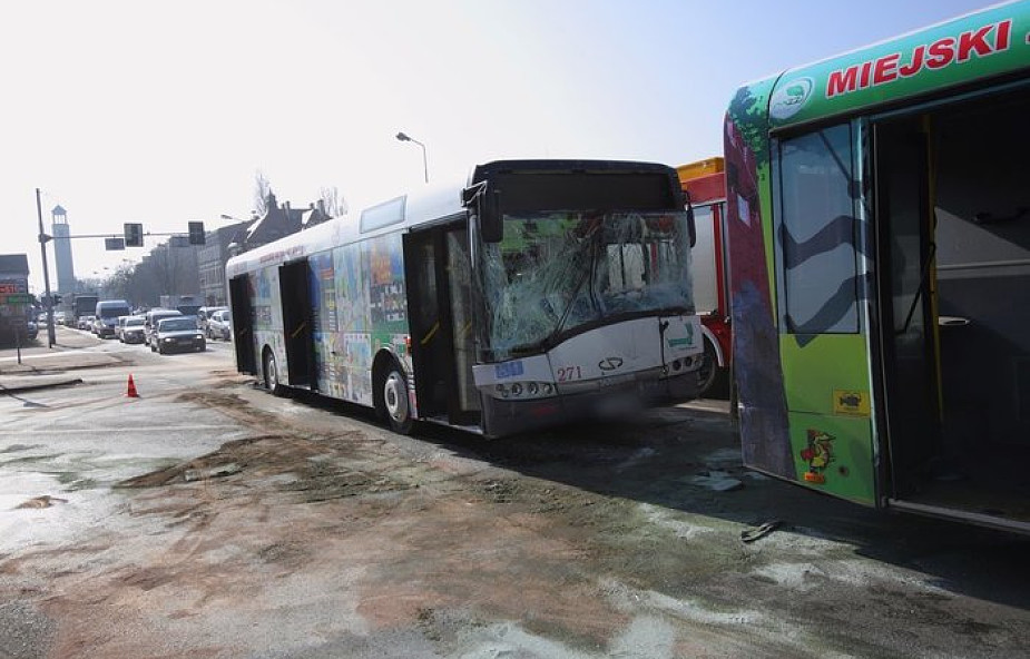 Ostrów Wlkp.: Zderzenie dwóch autobusów, kilkanaście osób rannych