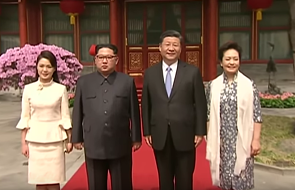 Kim Dzong Un wrócił z Pekinu pociągiem pełnym luksusowych darów