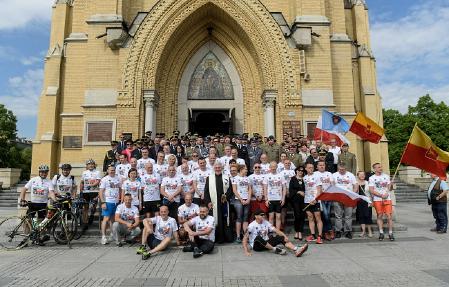 19 biegaczy wyruszyło z Łodzi na Monte Cassino; pożegnał ich abp Grzegorz Ryś