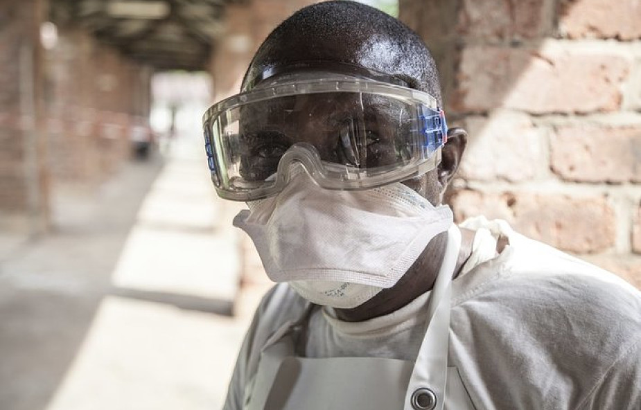 UE wysyła samoloty, by pomóc zdusić ogniska eboli w Kongo