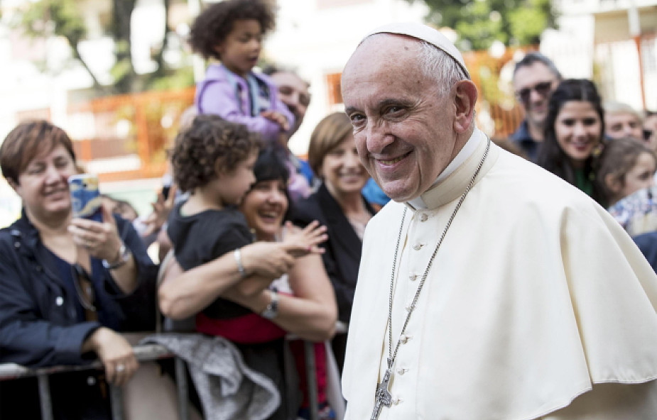 Papież Franciszek udzielił dziś bierzmowania niepełnosprawnej dziewczynce