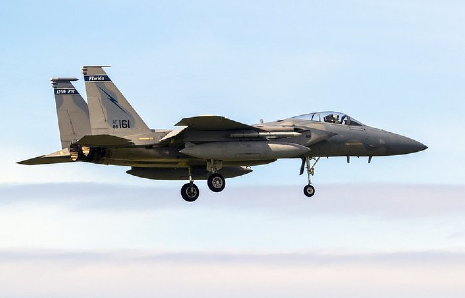 Amerykański myśliwiec F-15 rozbił się w pobliżu wyspy Okinawa
