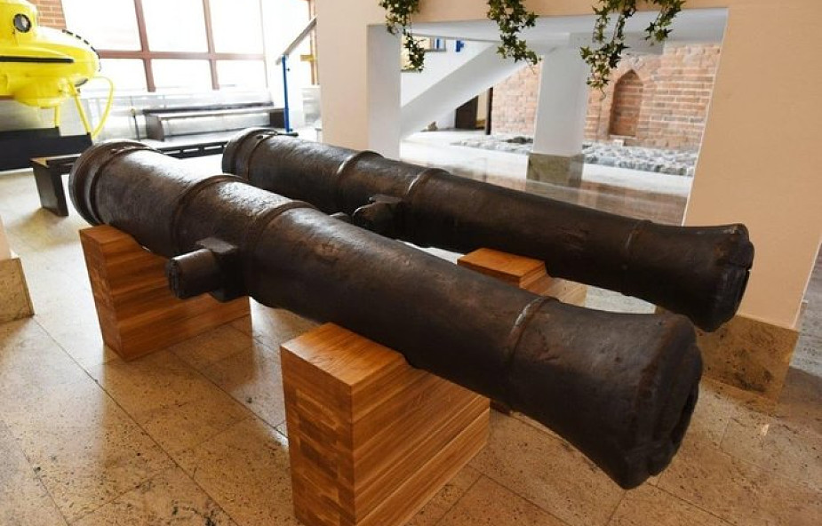 Gdańsk: dwa działa wydobyte z Bałtyku wyeksponowano w Narodowym Muzeum Morskim