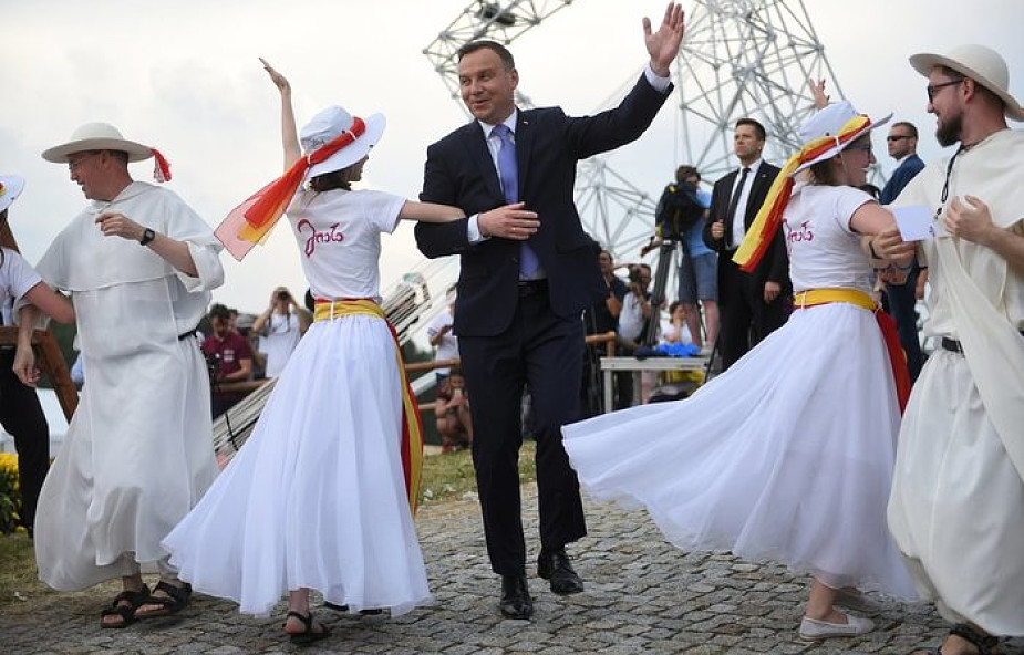 Prezydent Andrzej Duda zatańczył z młodymi na Lednicy [WIDEO]