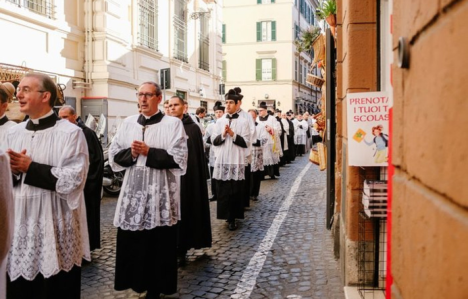 Watykan zachęca kapłanów do wstąpienia na górę, przemiany i bycia światłem