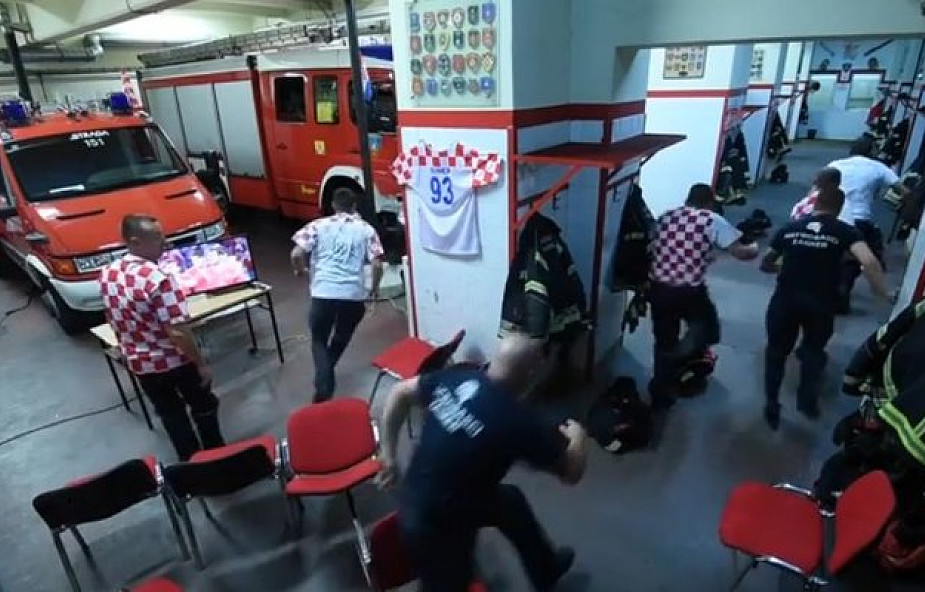 Strażacy kibicują Chorwacji. Nagle mecz przerywa alarm