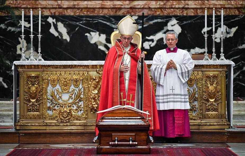 Watykan: papież przewodniczył obrzędom pogrzebowym kard. Taurana
