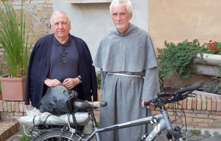 Polski misjonarz pielgrzymował na rowerze z Afryki do Europy. "Spełnił swoje marzenie"