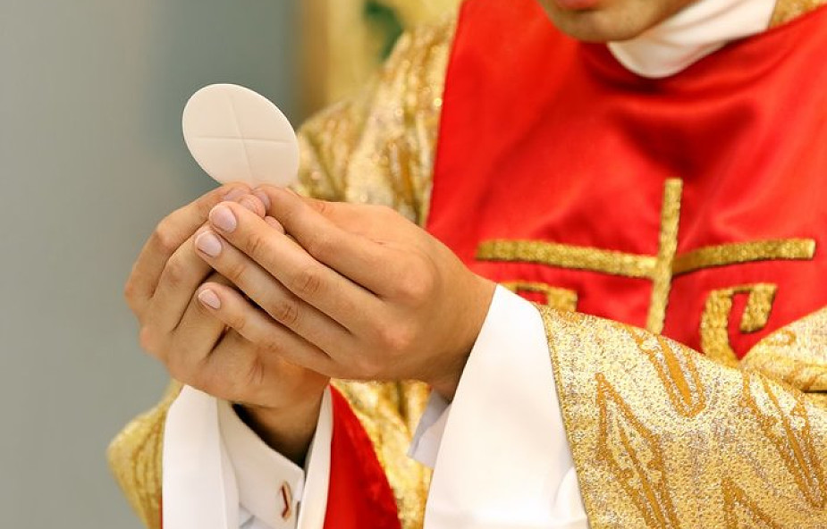Biskup stanowczo: taka Eucharystia jest nieważna
