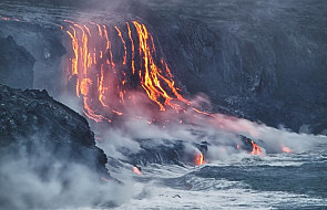 USA: na Hawajach lawa wulkaniczna spadła na łódź z turystami, są ranni