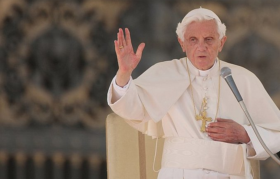 Francja przyznaje rację Benedyktowi XVI w sprawie używania prezerwatyw i AIDS