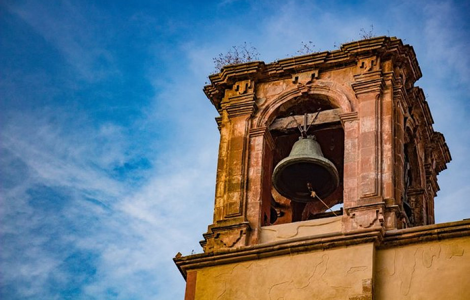 W tym kościele bicie dzwonu zastąpiono innym popularnym dźwiękiem. "To Bóg dzwoni" - mówią mieszkańcy