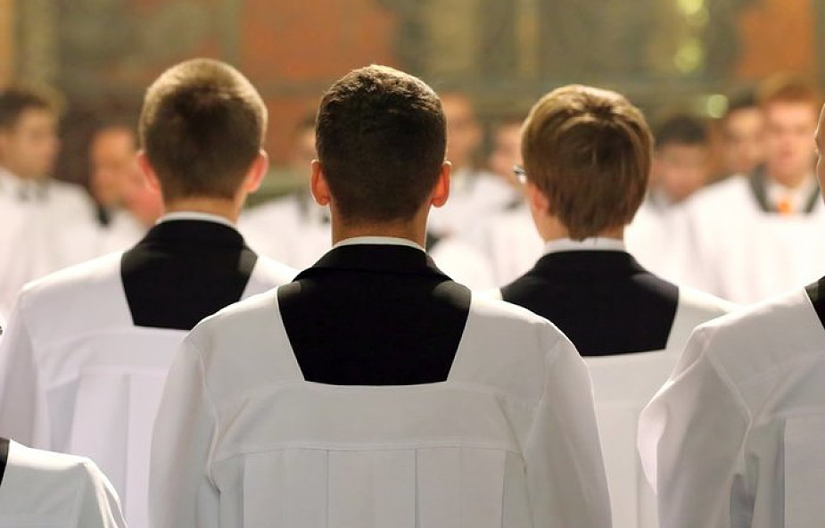 Biskup zmuszony do rezygnacji po skandalu. 48 kleryków napisało list o homoseksualnej grupie w seminarium
