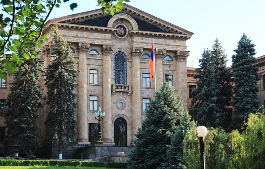 Armenia: sekretarz ODKB i b. prezydent oskarżeni o próbę obalenia ustroju