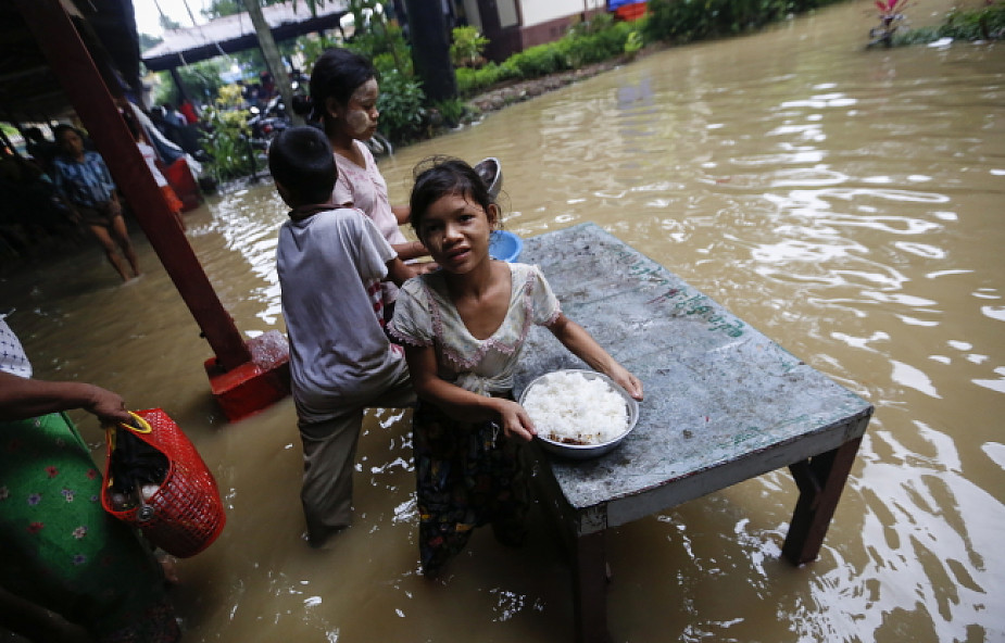 Birma: 50 tys. osób ewakuowanych z domów po monsunowych ulewach