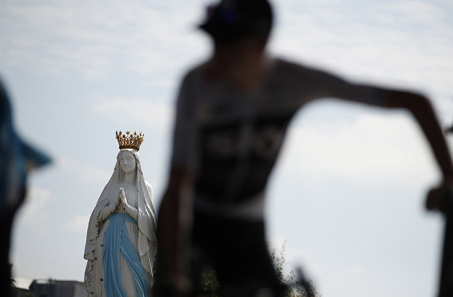 Kolarze odwiedzili Maryję w Lourdes podczas ostatniego Tour de France - zdjęcie w treści artykułu nr 6