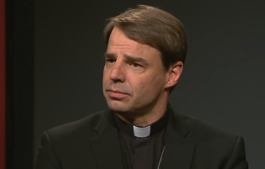 Niemiecki biskup zanim został duchownym, dyskutował z partnerką o celibacie