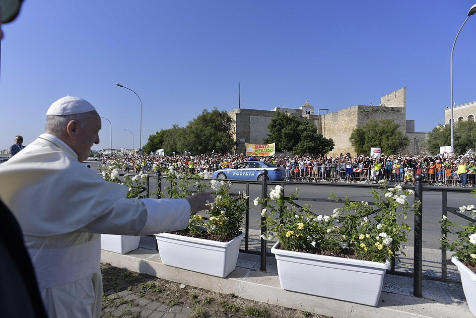 Franciszek w Bari: niech pokój zapanuje na Bliskim Wschodzie - zdjęcie w treści artykułu nr 1