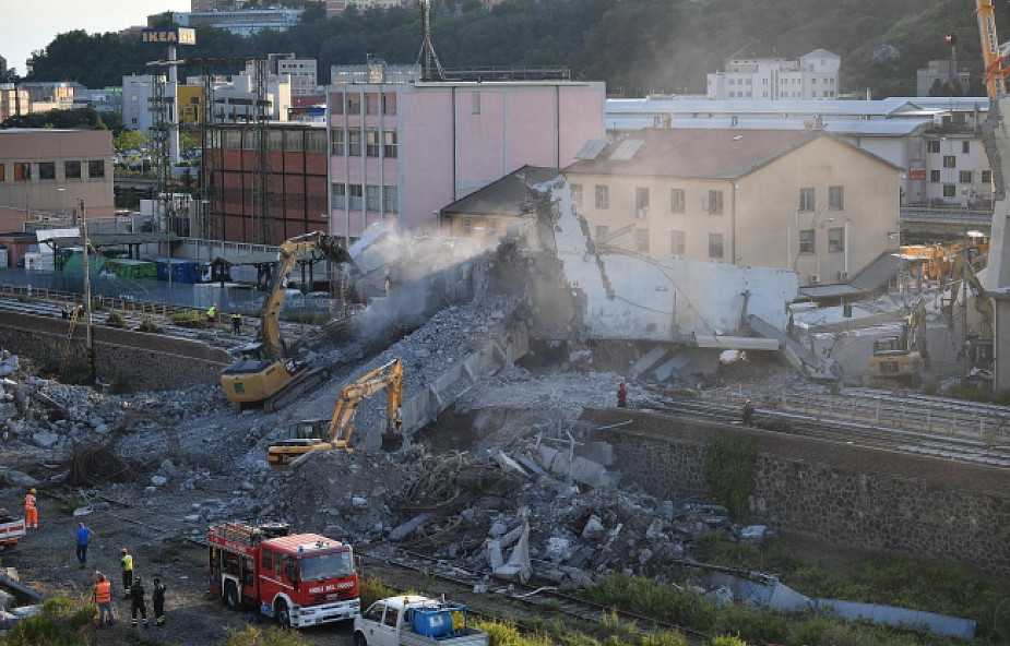 Włochy: elementy konstrukcji możliwą przyczyną katastrofy budowlanej w Genui