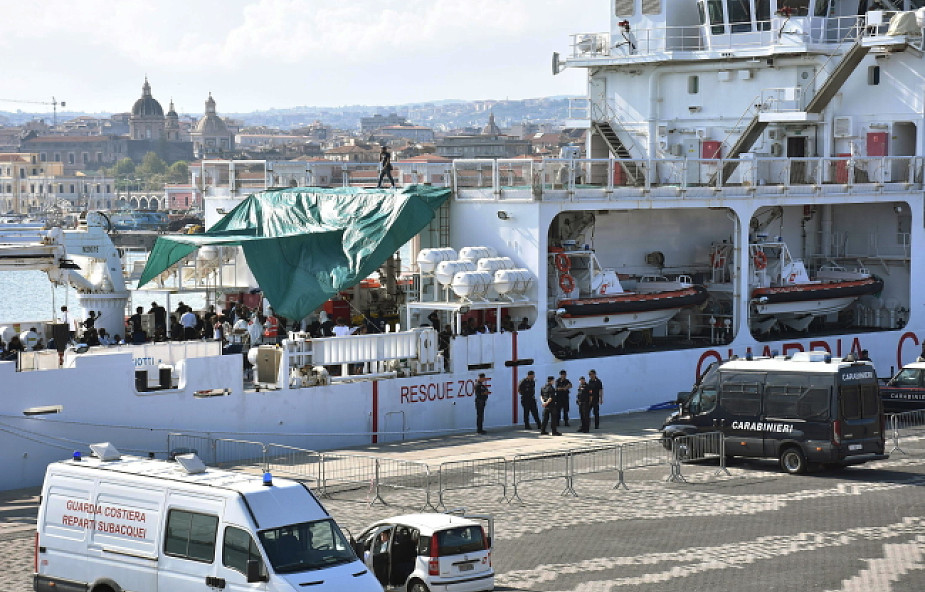Trwa kryzys wokół statku ze 177 migrantami, który zawinął na Sycylię