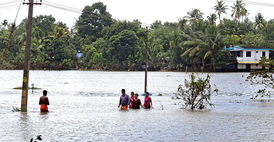 Indie: ponad 400 osób zginęło w wyniku powodzi; ponad milion przesiedlonych - zdjęcie w treści artykułu