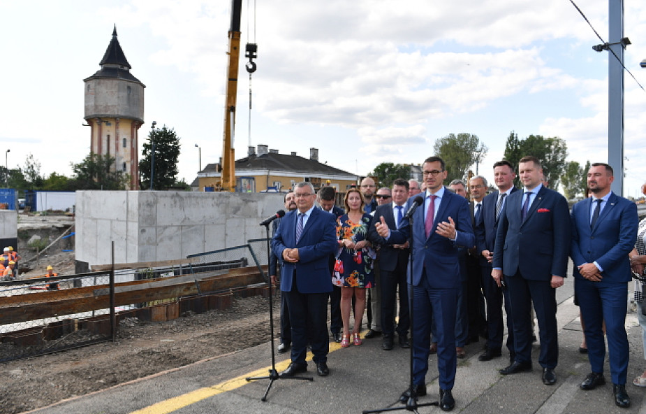 Morawiecki: nasz rząd odbudowuje tory kolejowe na skalę dotąd nieznaną