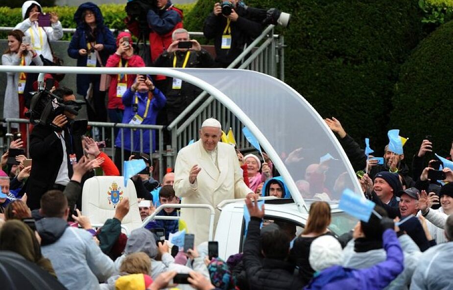 Papież w Irlandii modlił się za ofiary nadużyć seksualnych [DOKUMENTACJA]