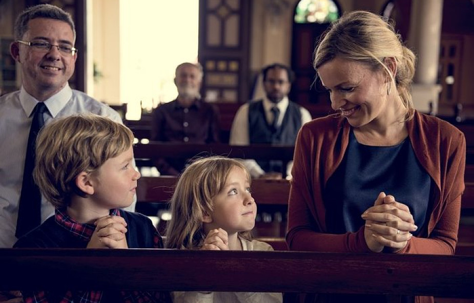Jak wyjaśniać dziecku, co się dzieje podczas mszy?
