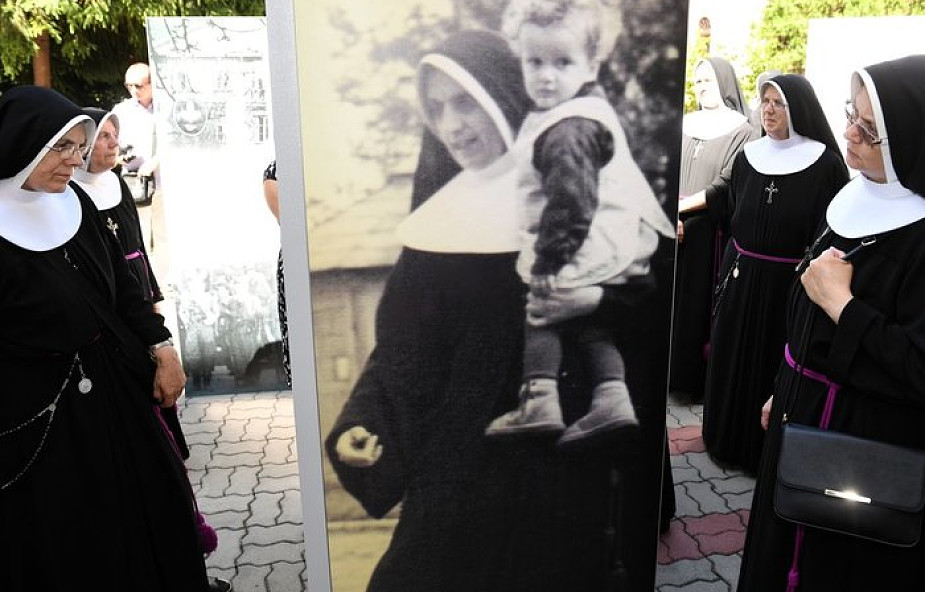 Ta zakonnica uratowała kilkuset Żydów od zagłady. Odsłonięto poświęconą jej tablicę na Powązkach