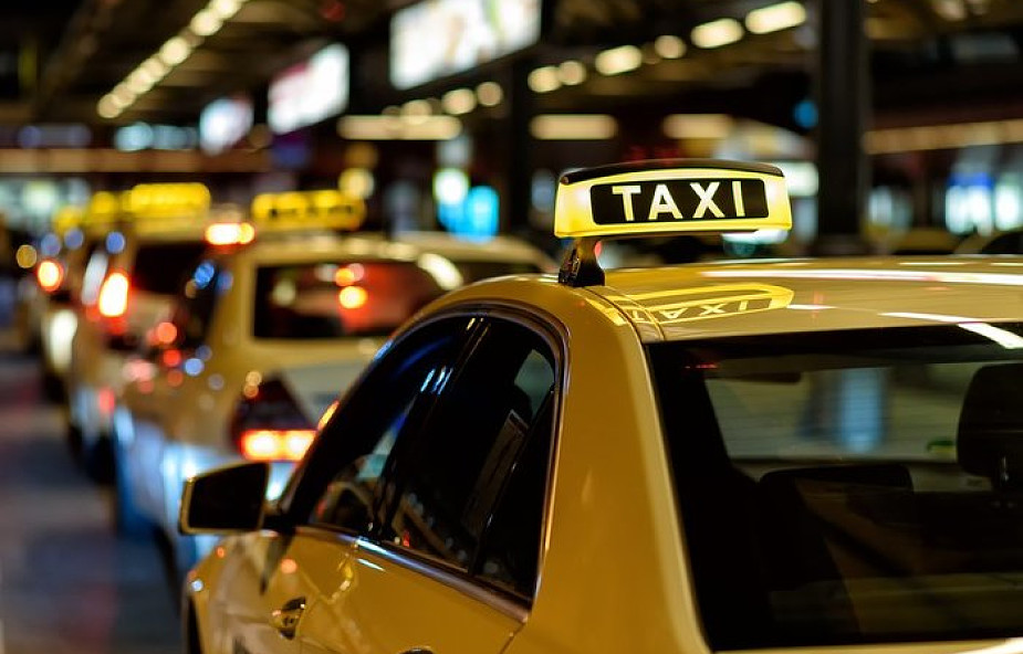 Hiszpania: władze jednego z miast zobowiązały taksówkarzy do ochrony pasażerek w nocy