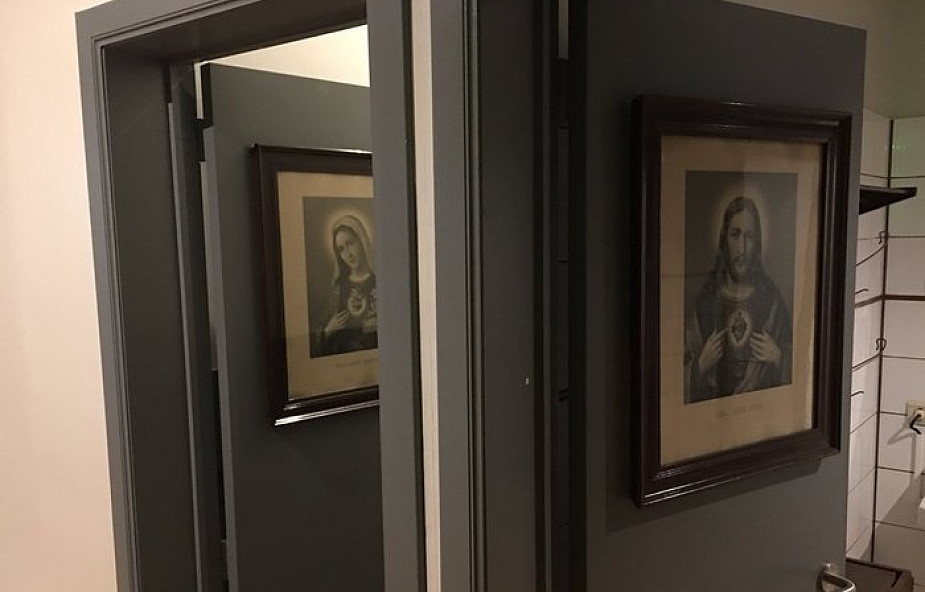 Męska toaleta z wizerunkiem Jezusa, a damska z Dziewicą Maryją. To zdjęcie oburzyło internautów