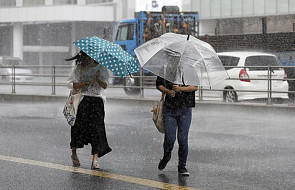 Japonia: z powodu nadejścia tajfunu odwołano 600 lotów; utrudnienia na kolei
