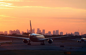 Co najmniej 10 pasażerów zachorowało w samolocie z Dubaju do Nowego Jorku
