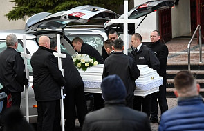 Pogrzeb tragicznie zmarłych nastolatek z Koszalina. Ich rodziny otrzymały wyjątkowy dar od Franciszka