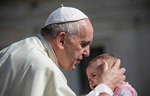 "Nie wiecie, jak dziecko boi się, gdy widzi, że rodzice się kłócą". Papież w Kaplicy Sykstyńskiej ochrzcił 27 niemowląt