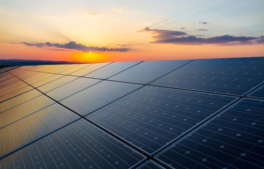 Kongresmeni: panele słoneczne Huawei mogą zagrażać sieci elektrycznej w USA