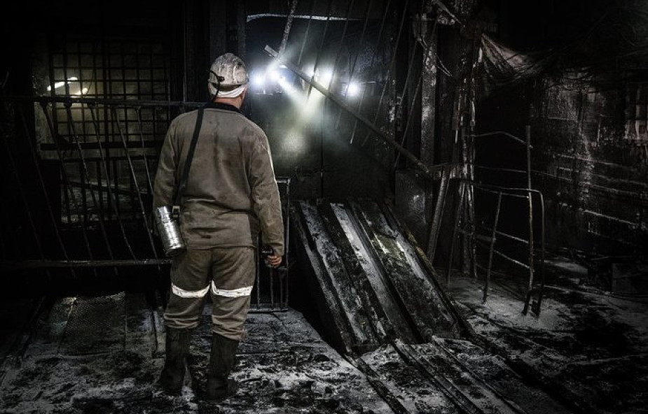 Dwaj górnicy w szpitalach po wstrząsie w kopalni Rydułtowy; ciało jednego górnika wciąż pod ziemią