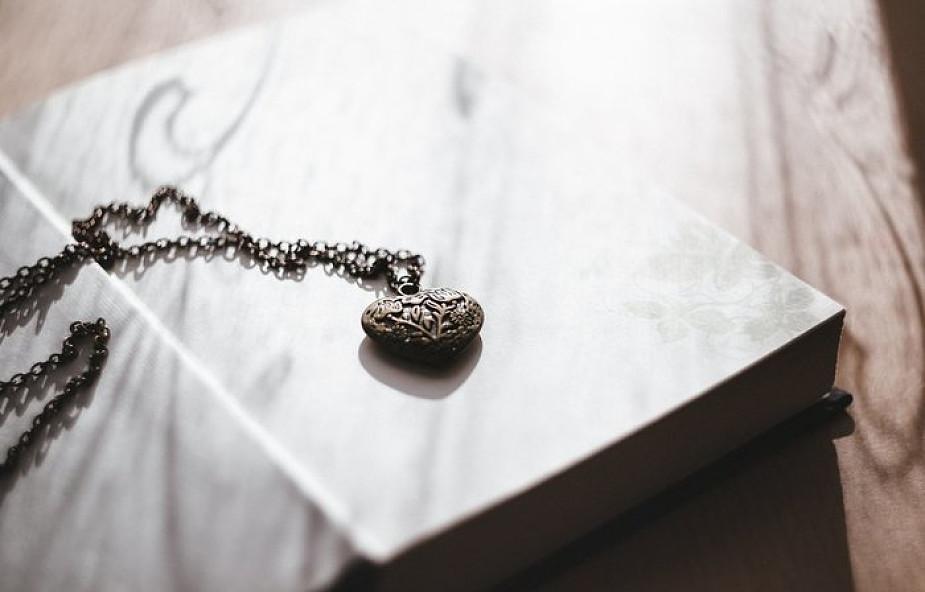 Czy chrześcijanin może nosić naszyjnik z "uzdrawiającymi" kryształami?