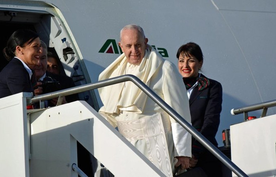 Papież wspomniał zmarłego dziennikarza. "To pierwszy lot, w którym zabrakło waszego kolegi"