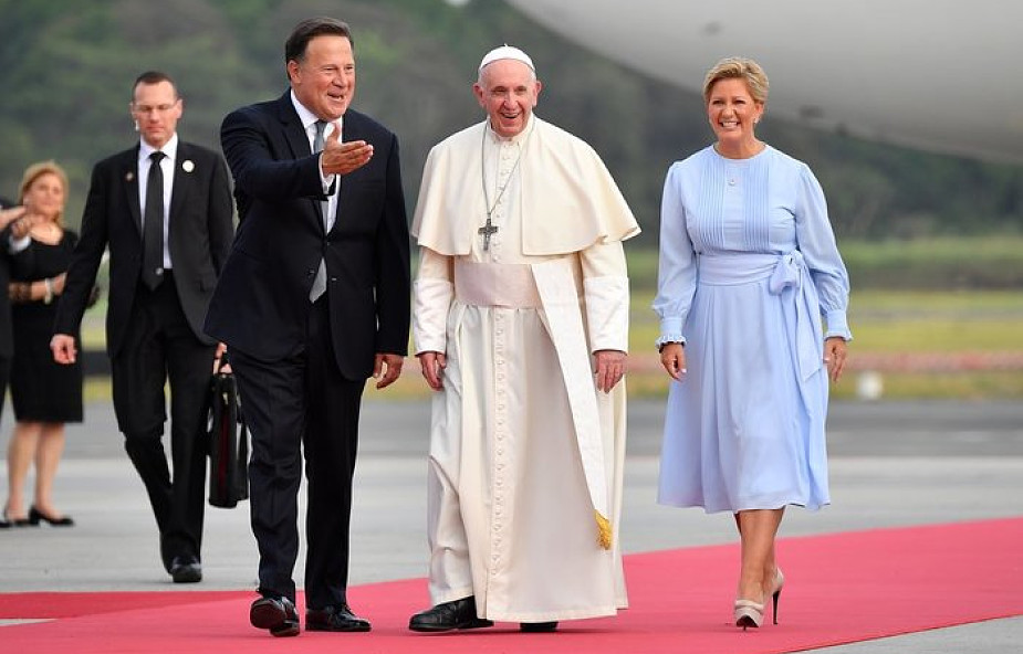 Po 13 godzinach lotu papież Franciszek przybył do Panamy