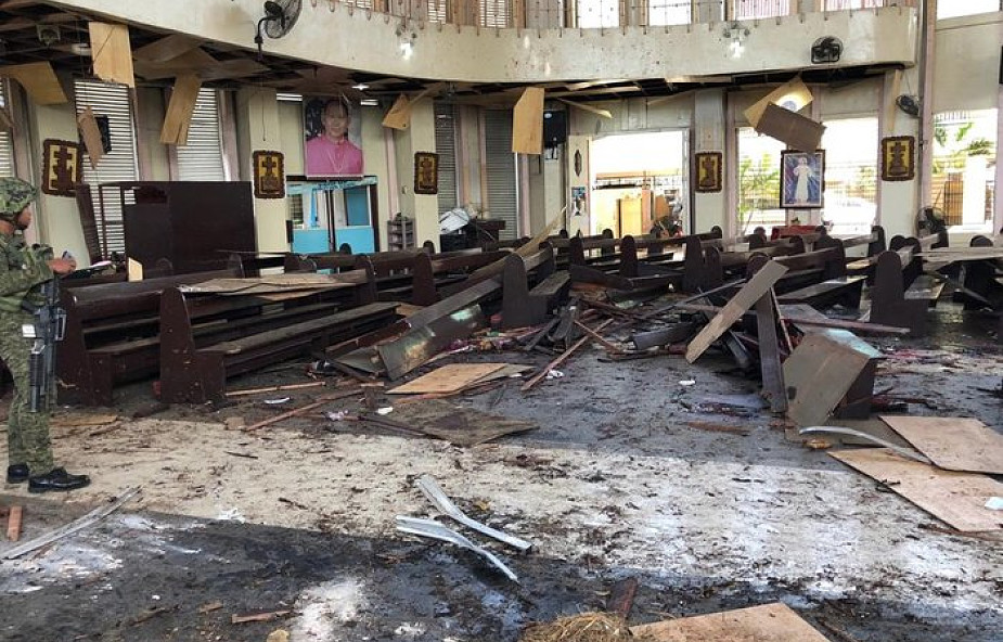 27 ofiar śmiertelnych wybuchów bombowych w katedrze na Filipinach. Jest też wielu rannych