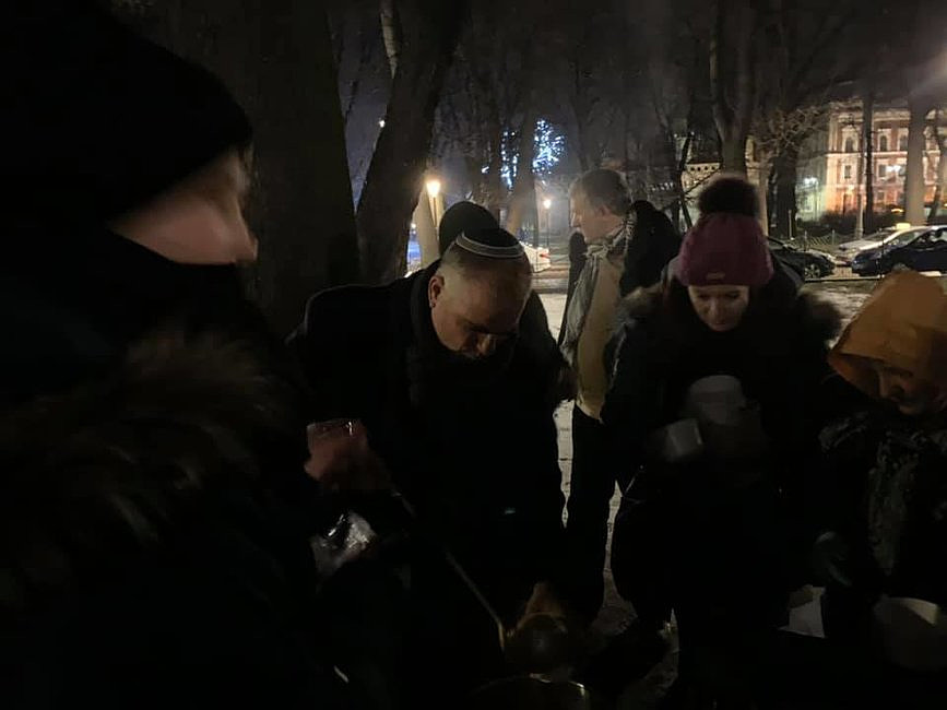 Kraków: chrześcijanie, Żydzi i muzułmanie ugotowali razem zupę dla potrzebujących - zdjęcie w treści artykułu