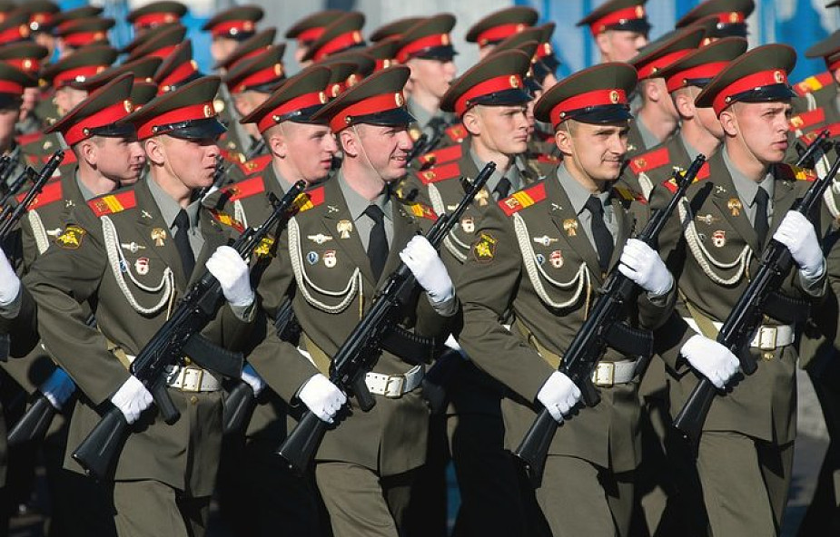 Ponad połowa Rosjan obawia się zagrożenia wojennego ze strony innych państw ale aż 88% wierzy w siłę armii