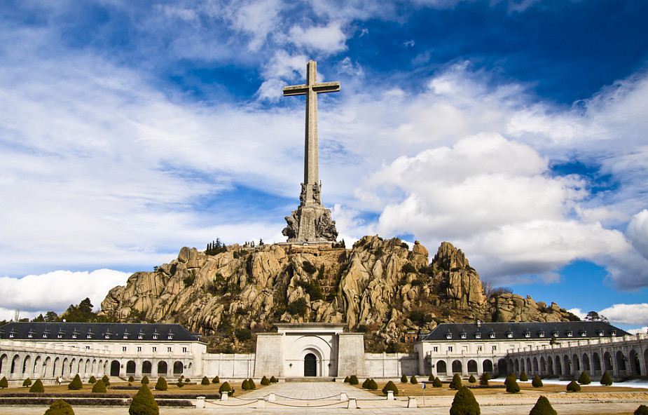 Hiszpania: biskupi krytykują rząd za dążenie do ekshumacji Franco
